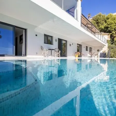 Contemporary Paradise With Stunning Sea Views Villa